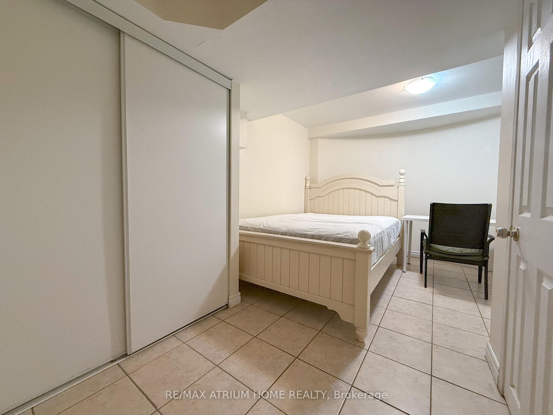 42 Fairchild Avenue Unit Room 4 photo 4