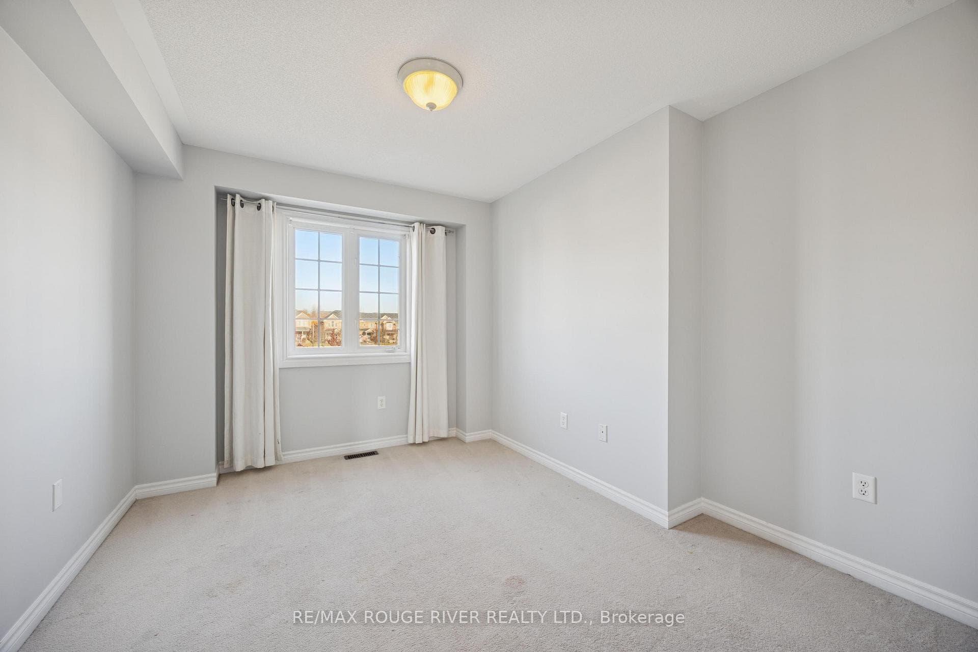 131 Kenneth Hobbs Avenue photo 19