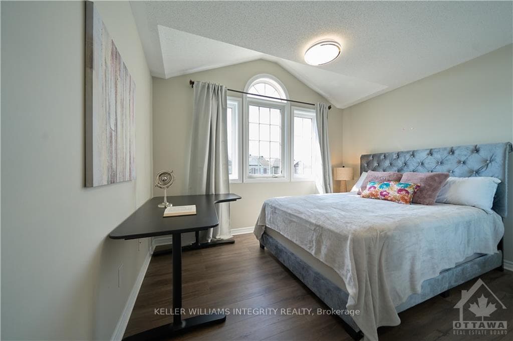 540 DUNDONALD Drive photo 21