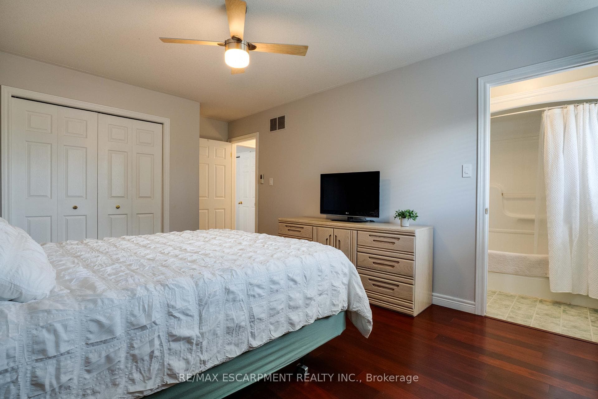 105 DONEGAL Drive photo 18