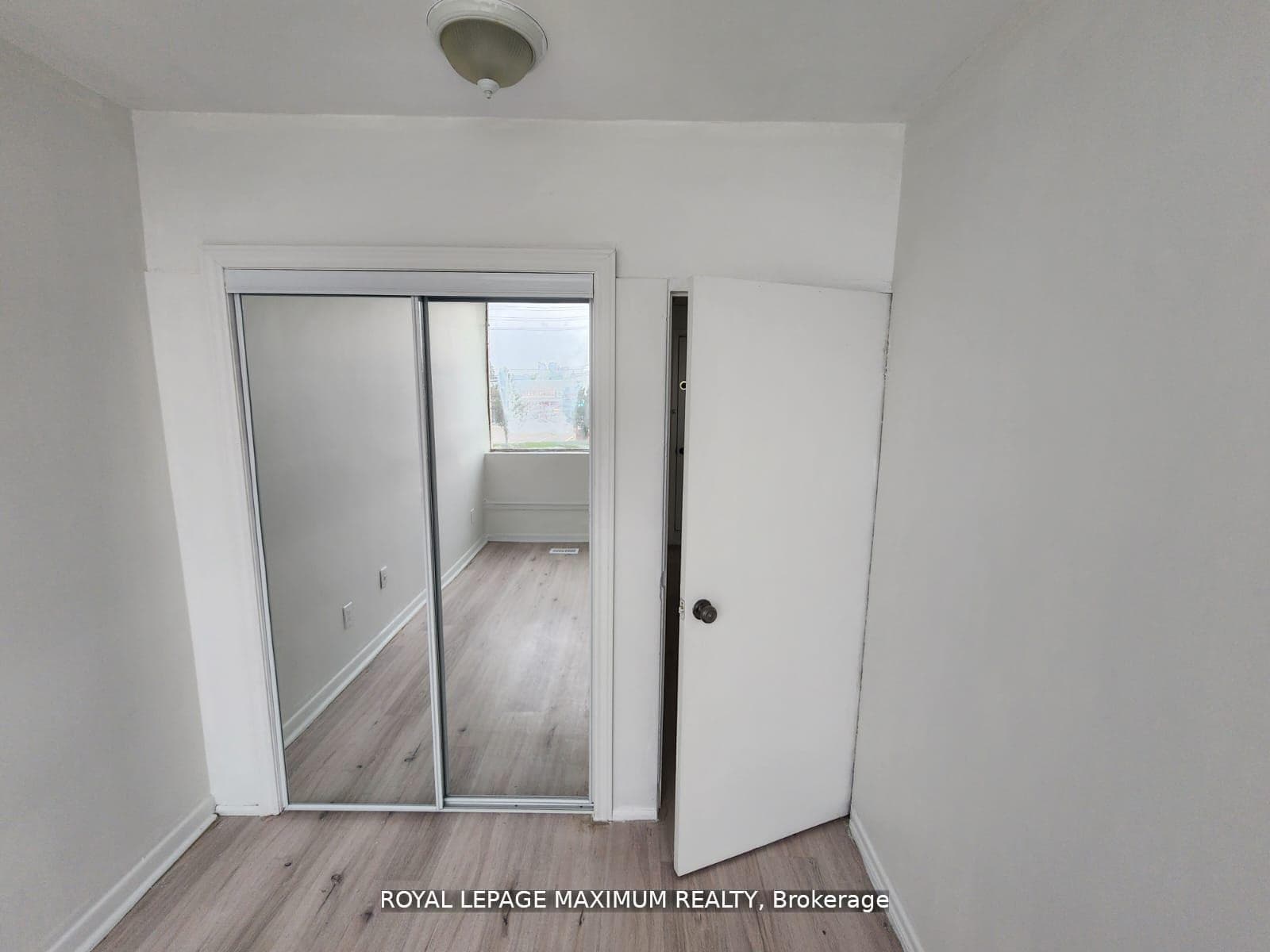 827 Albion Road photo 4