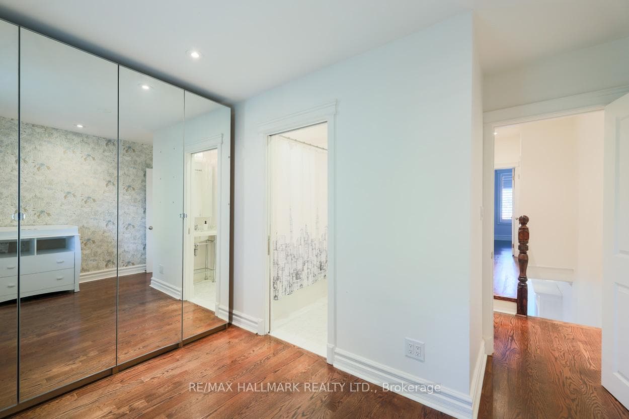239 Bain Avenue photo 19