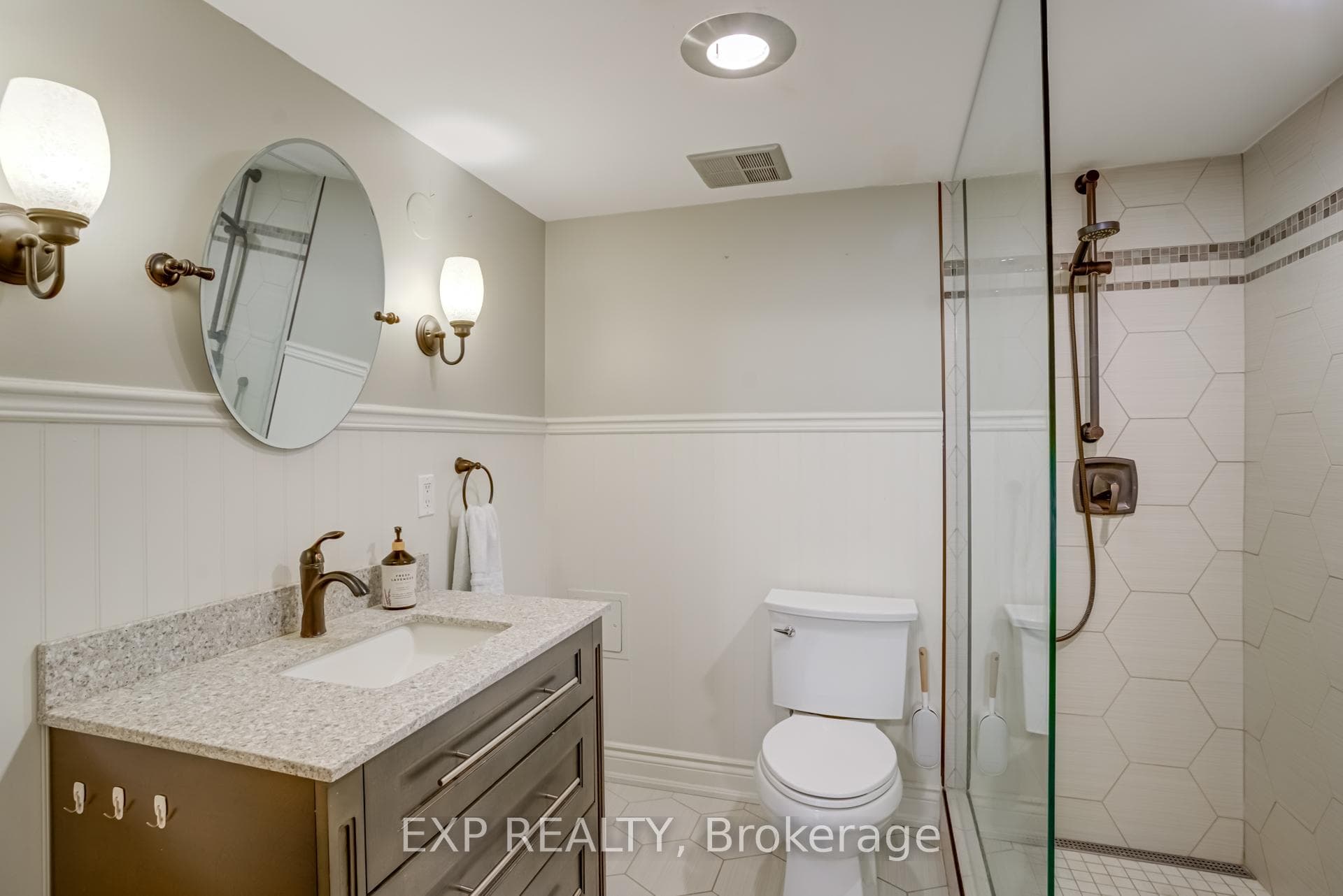 15390 Yonge Street Unit 404 photo 24