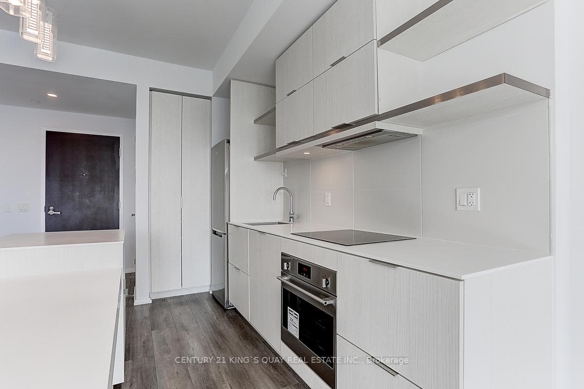 197 Yonge Street Unit 5907 photo 14