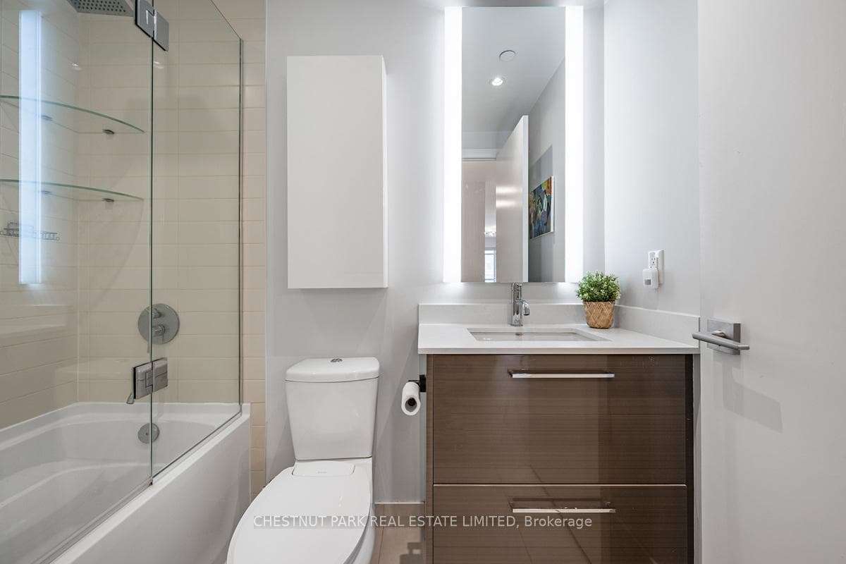 835 St. Clair Avenue Unit 304 photo 20