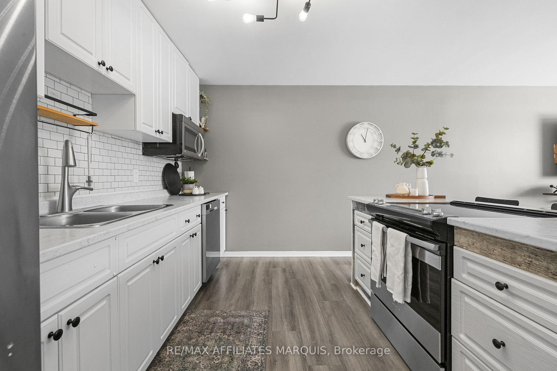 156 Duncan Street photo 11