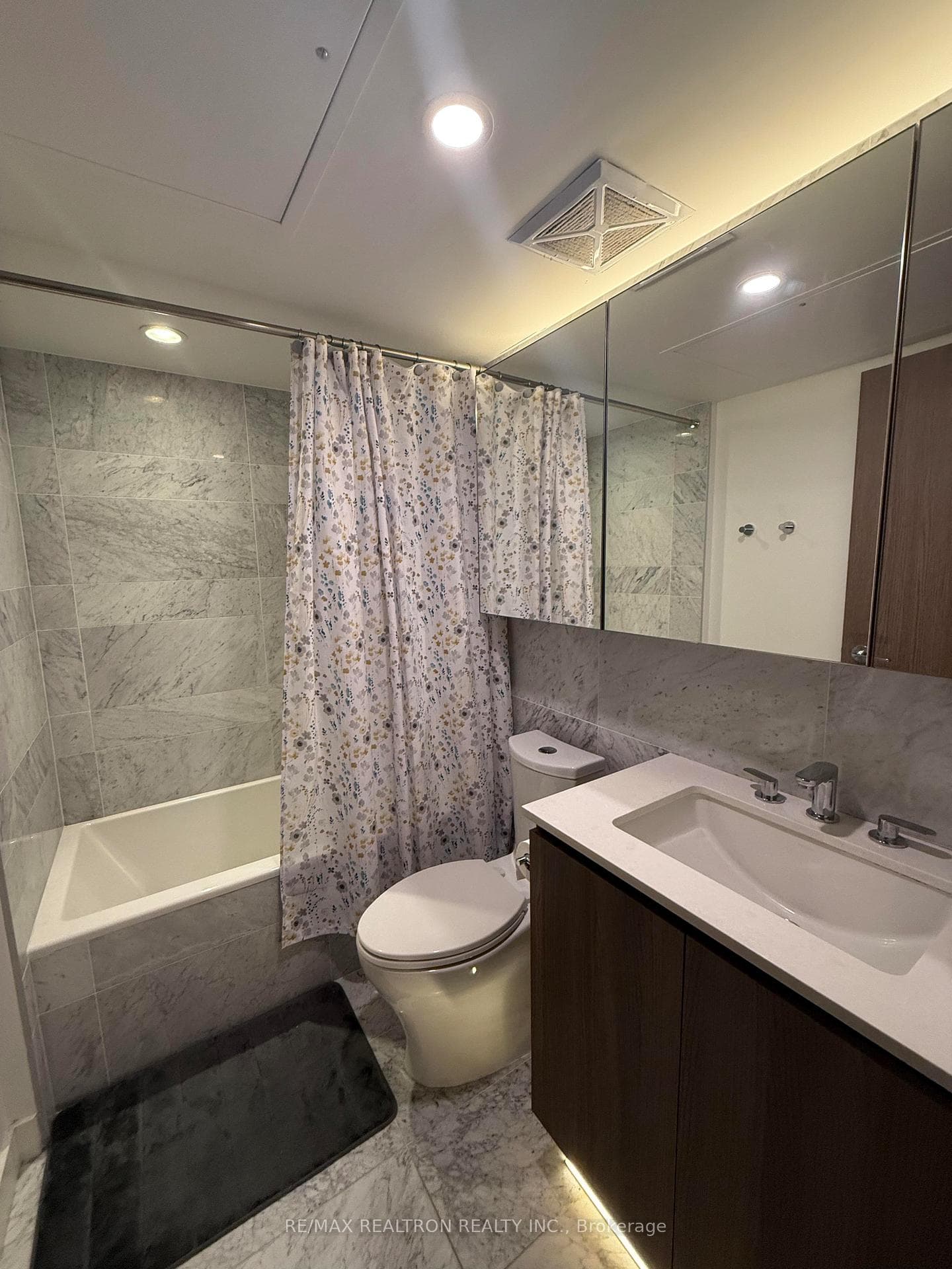 19 Bathurst Street Unit 1616 photo 12