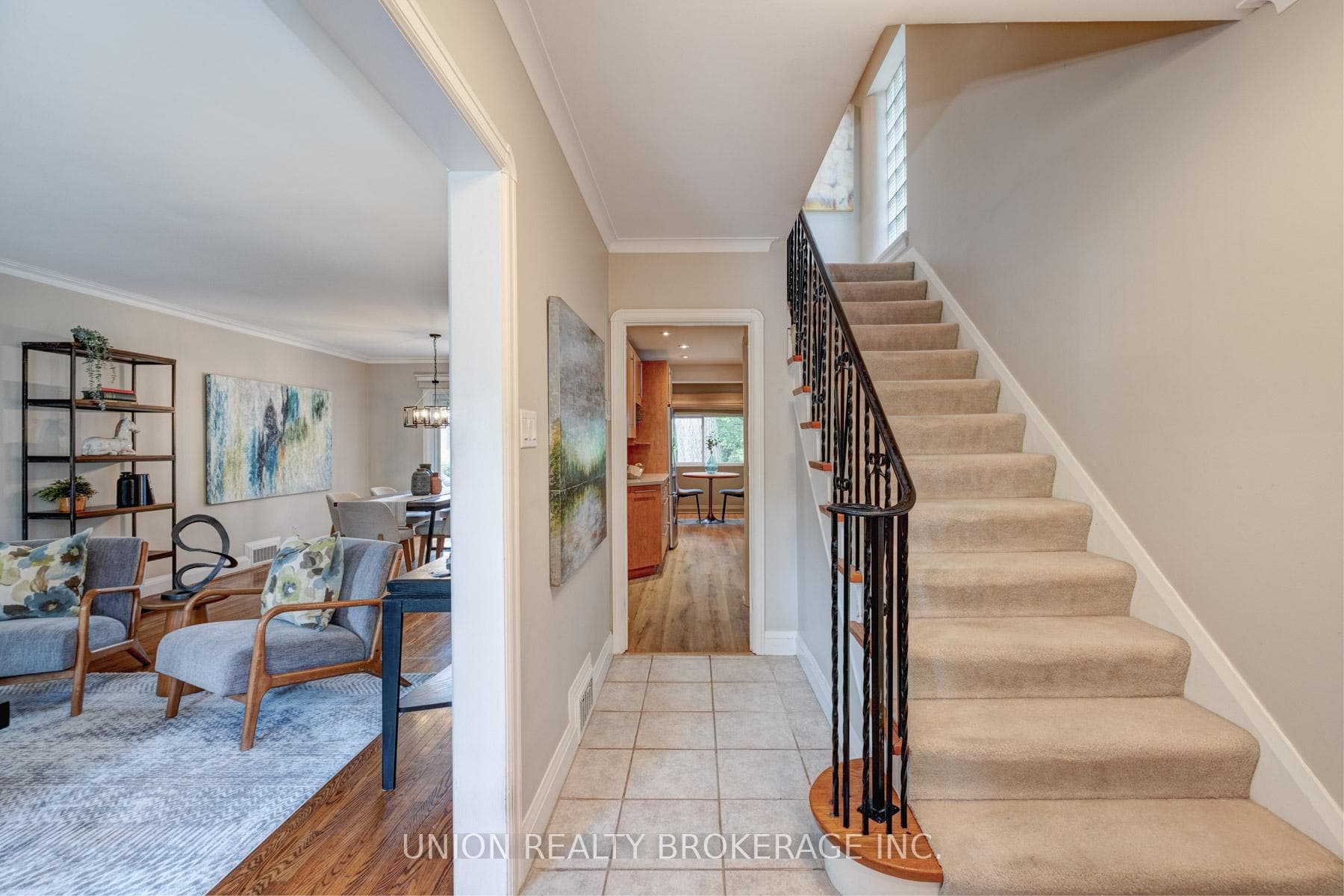 16 Fallingbrook Road photo 2