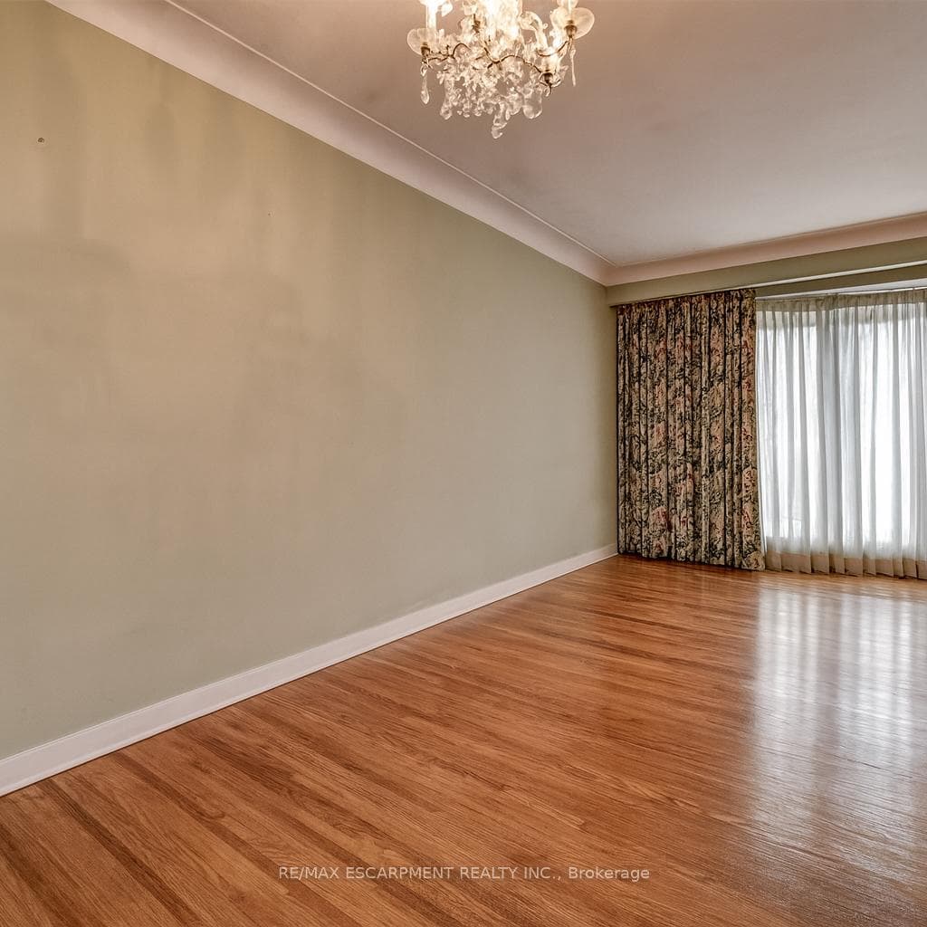 5186 BROMLEY Road photo 3