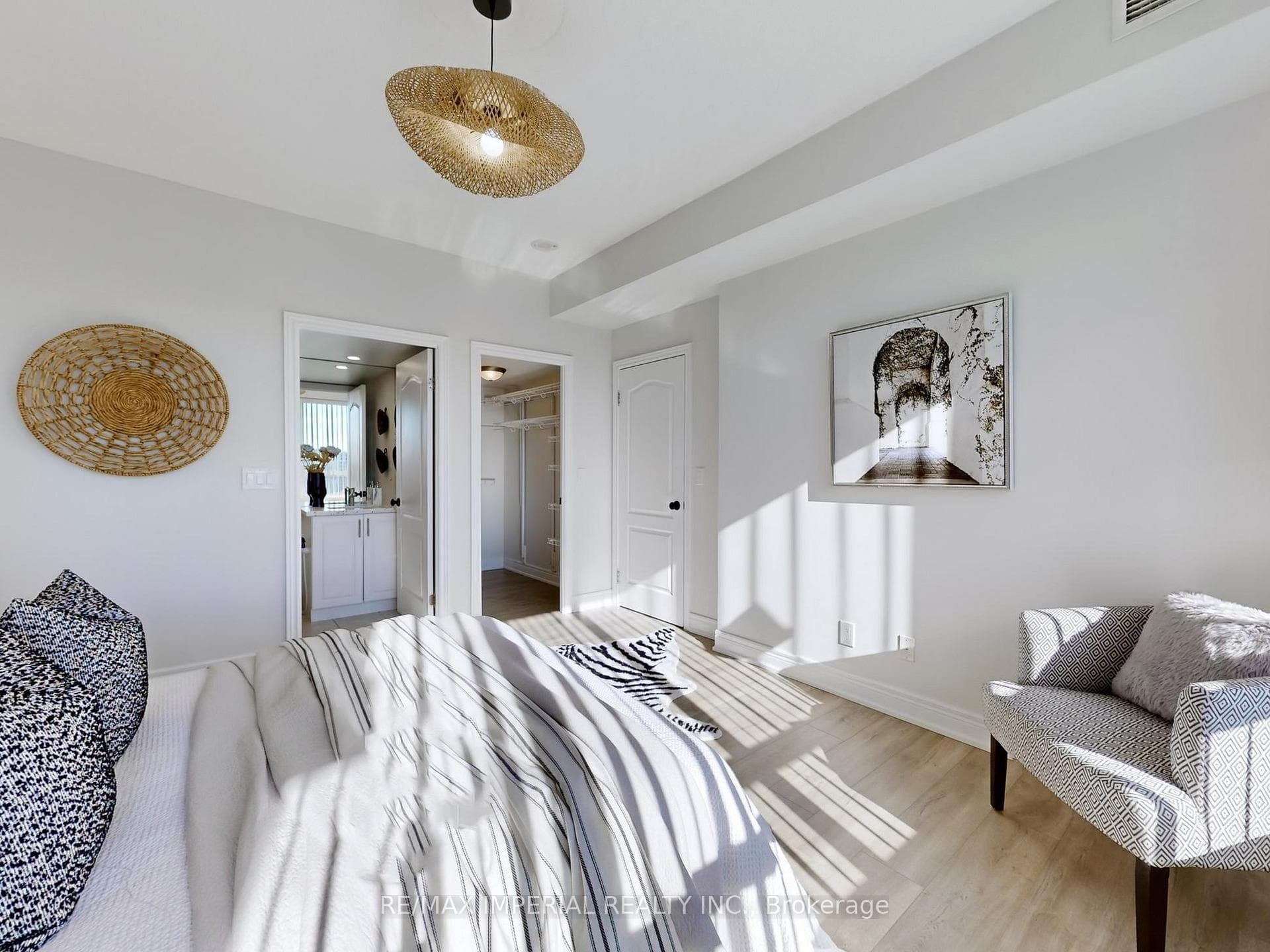 48 Suncrest Boulevard Unit 1019 photo 15