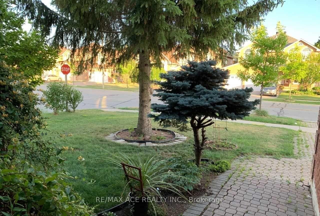 282 Highglen Avenue Unit Upper photo 4