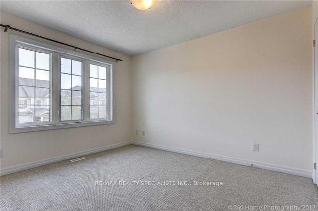 125 DONOVAN Heights photo 6