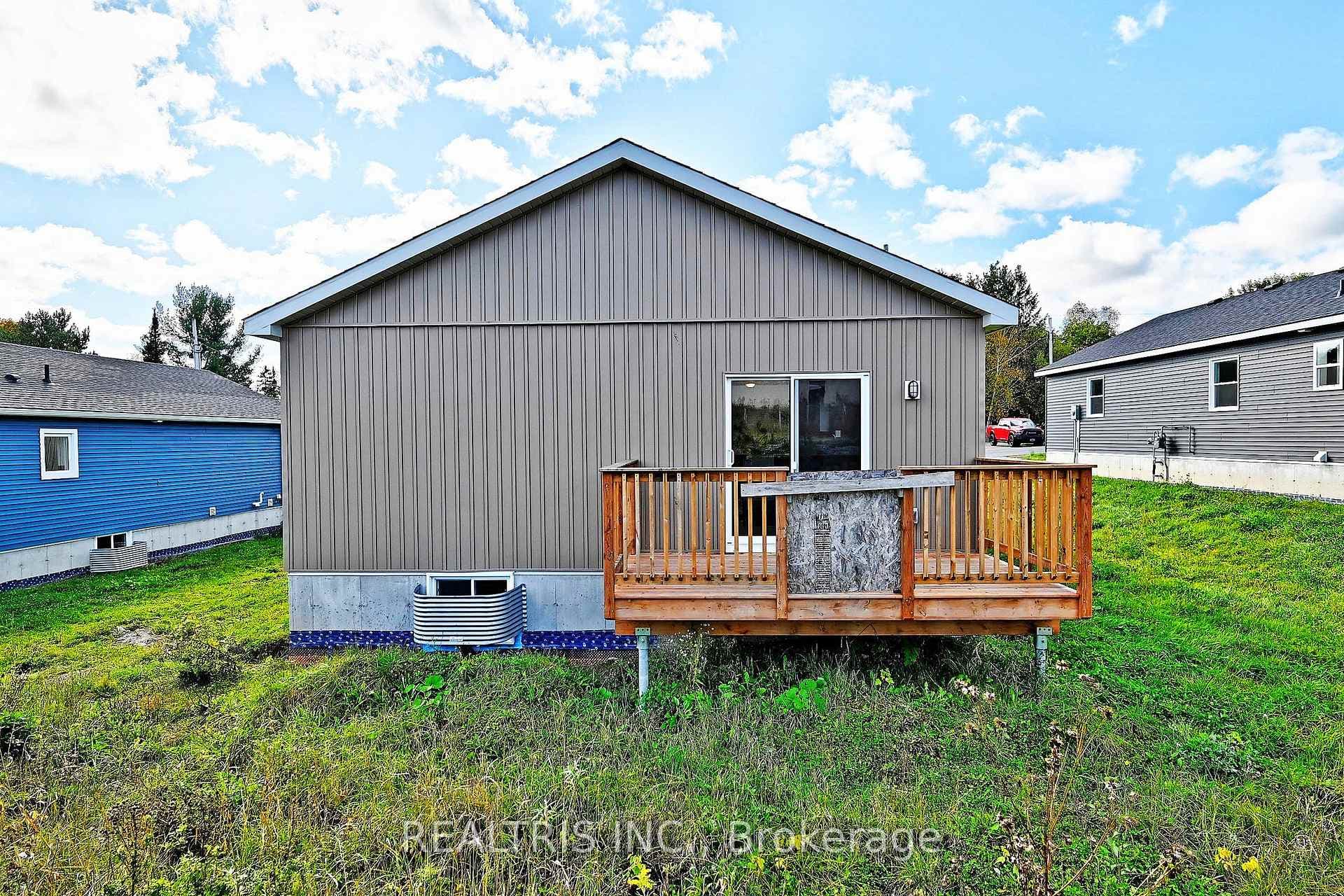 148 Patricia Street photo 35