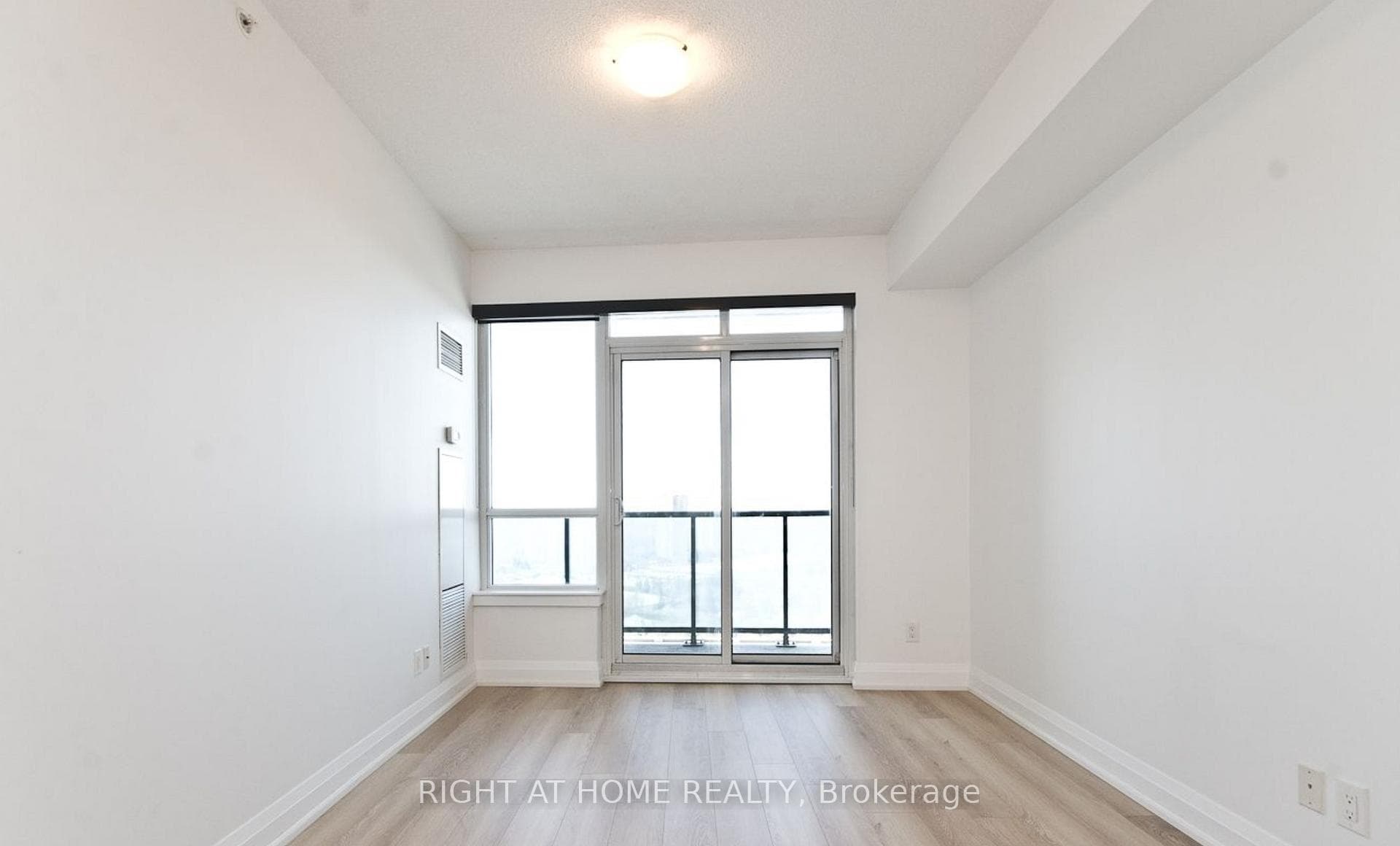 7171 Yonge Street Unit 637 photo 9