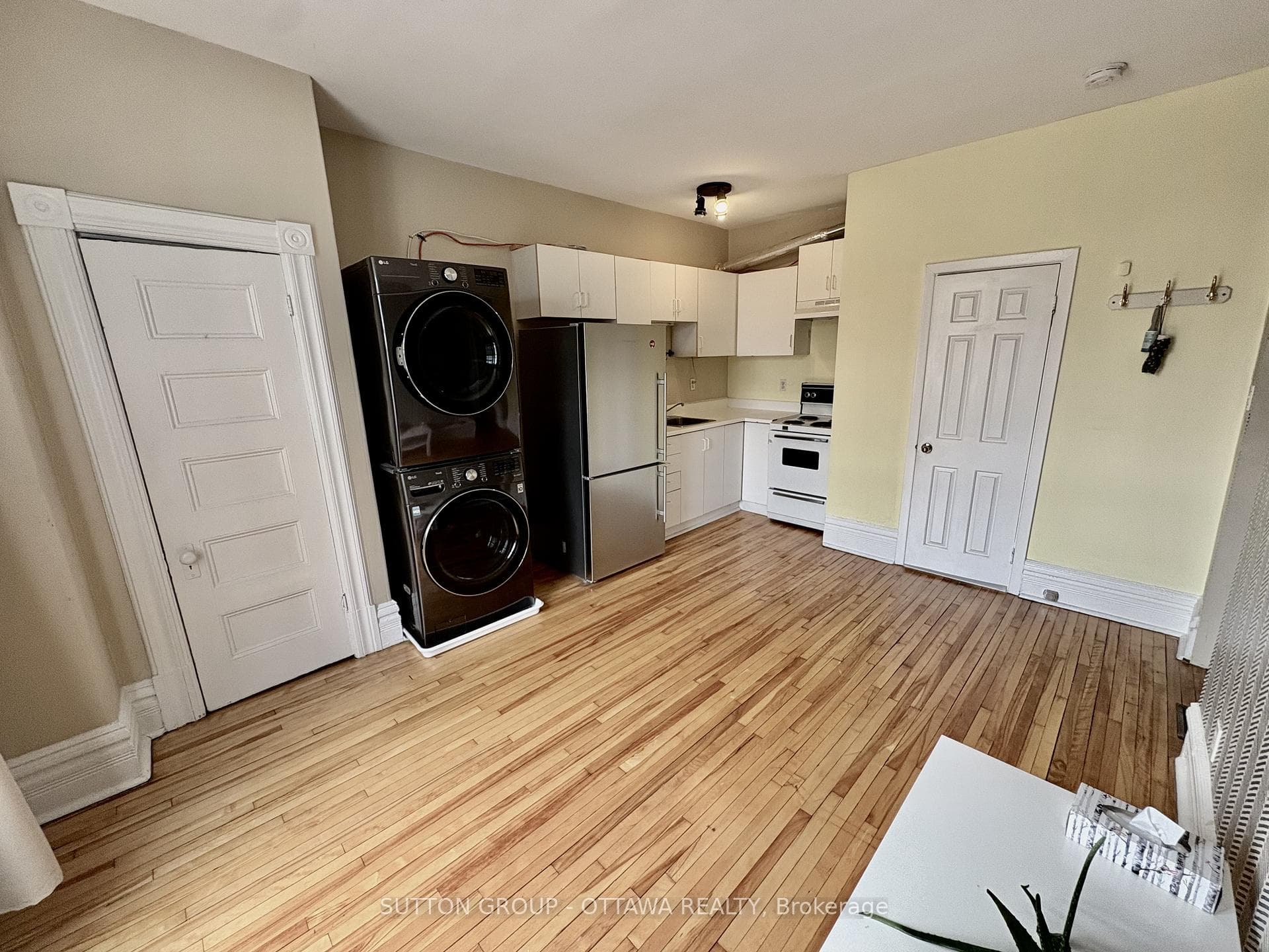 117 Strathcona Avenue Unit 2 photo 6