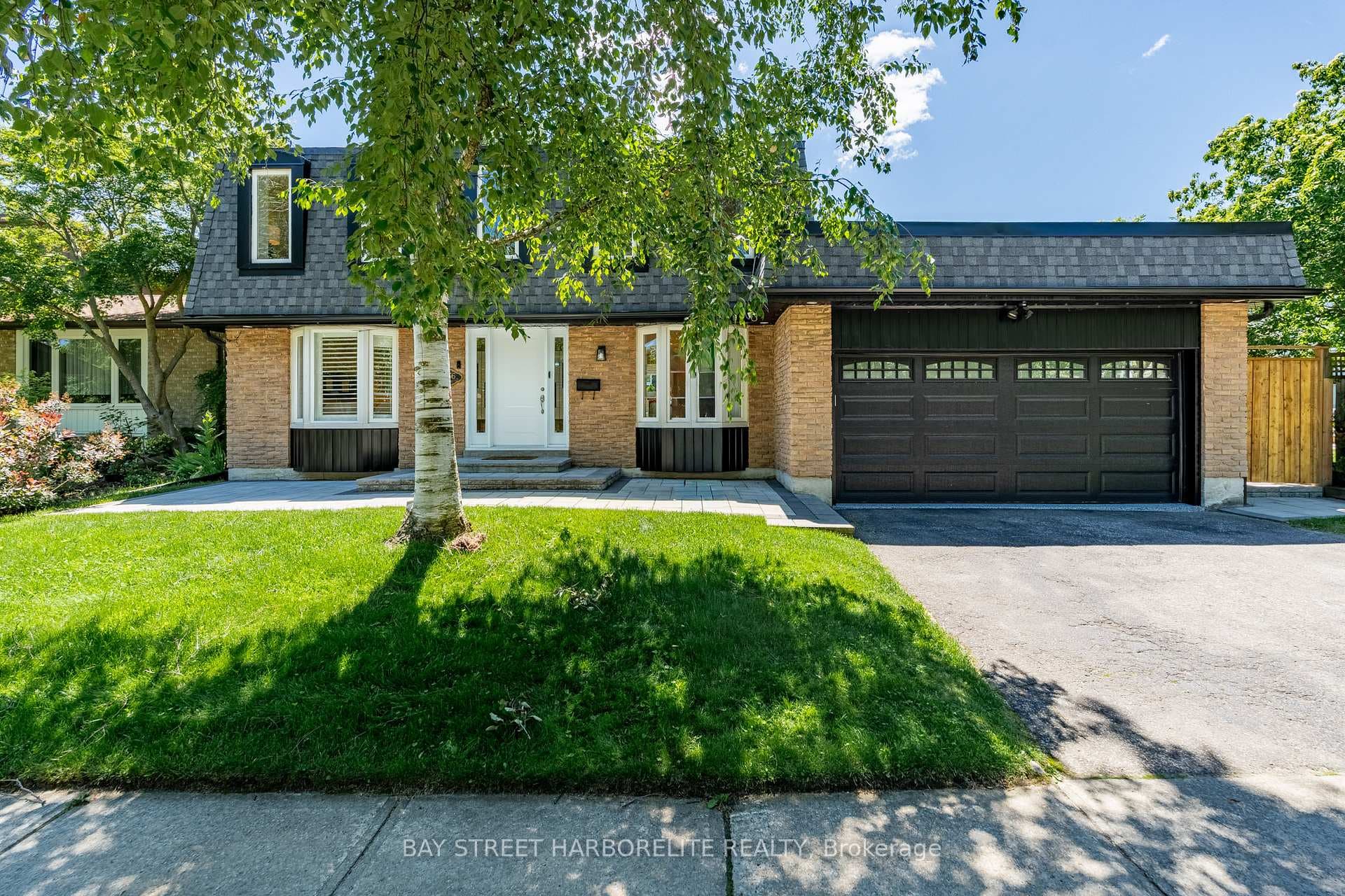 2366 Devon Road photo 1