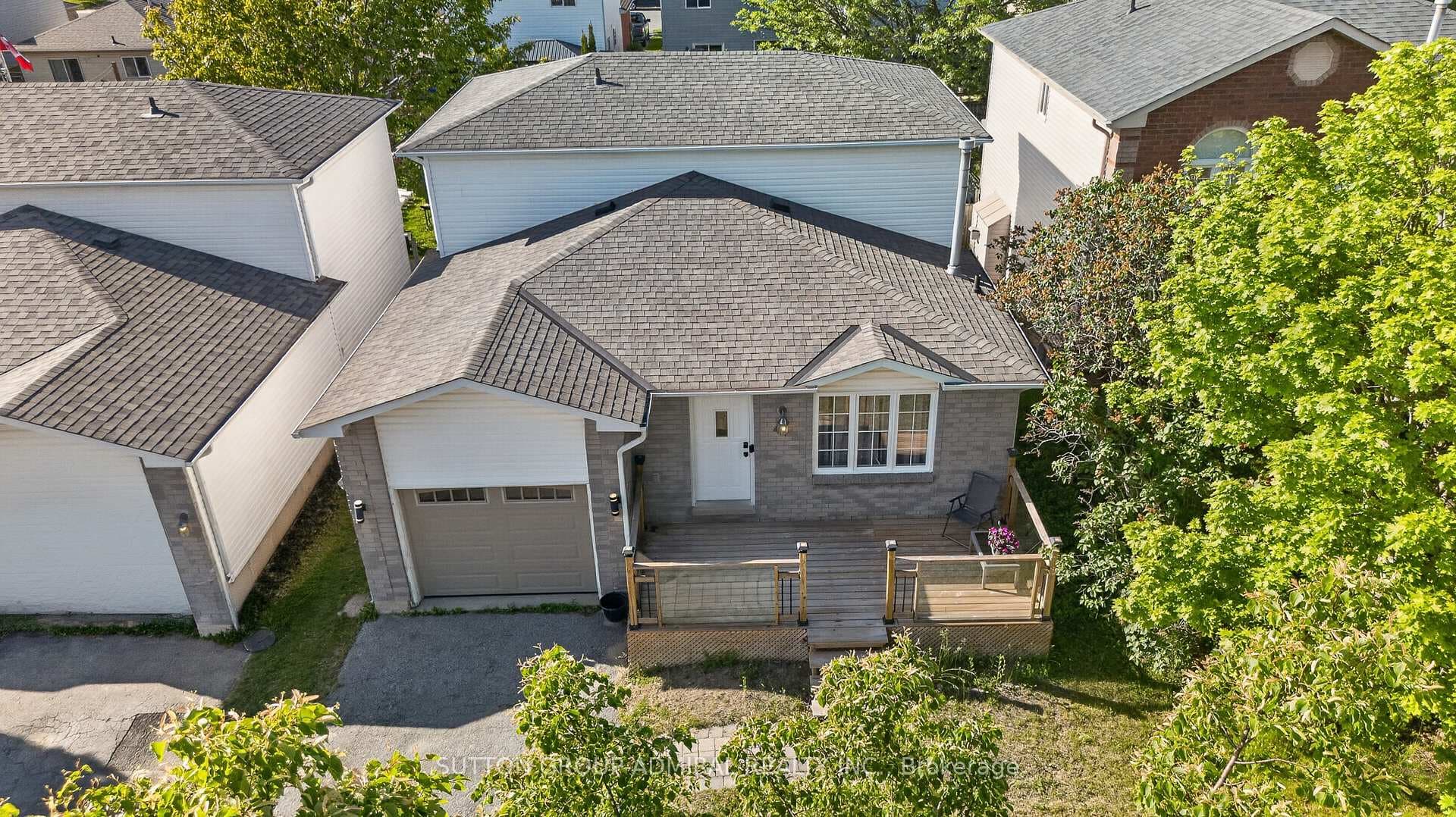 41 WHITEHORN Crescent photo 27