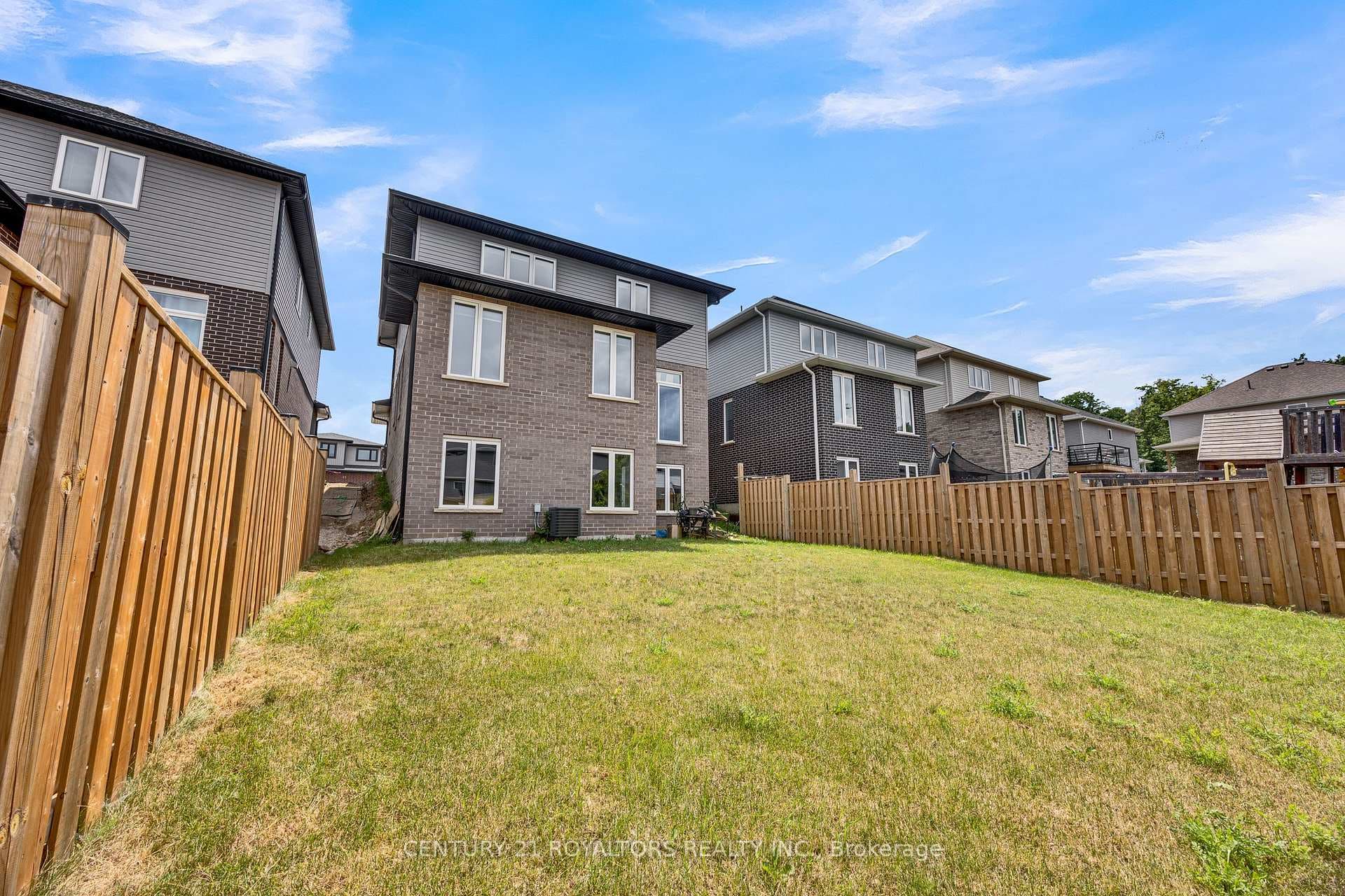 6 Sutherland Crescent photo 41