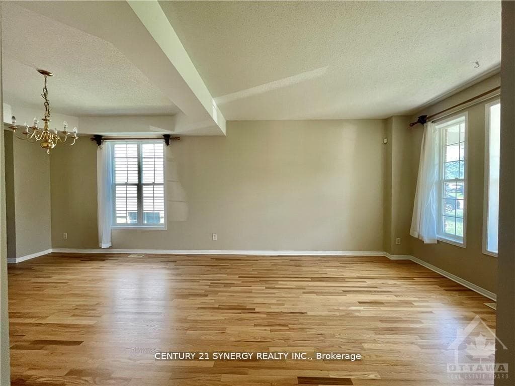 149 INSMILL Crescent photo 23