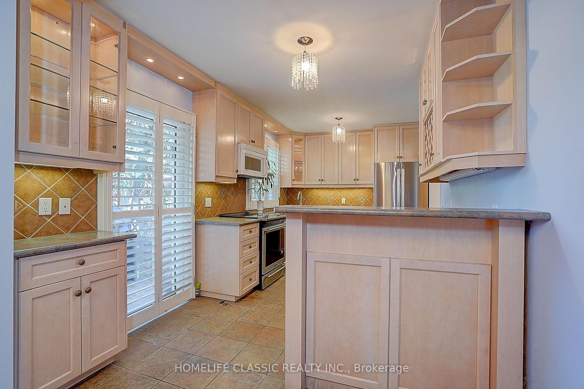 267 IREDALE Road photo 11