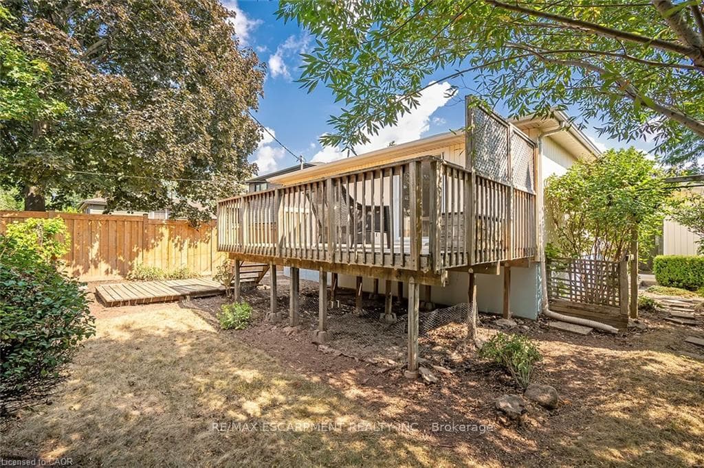 652 Ardleigh Crescent photo 35