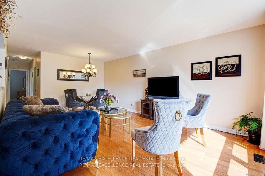 58 Fairglen Avenue photo 7