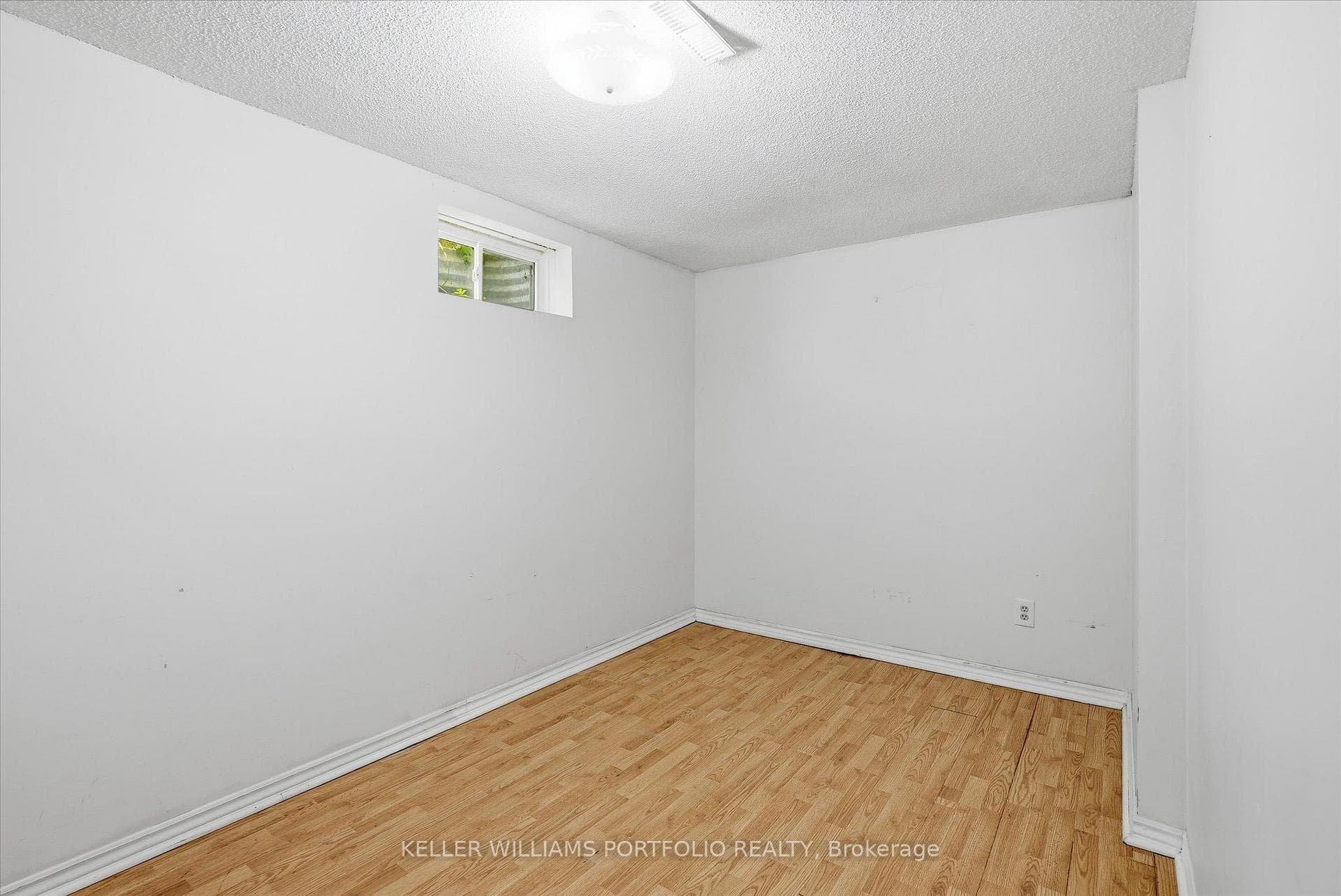 73 Jessica Gardens photo 38