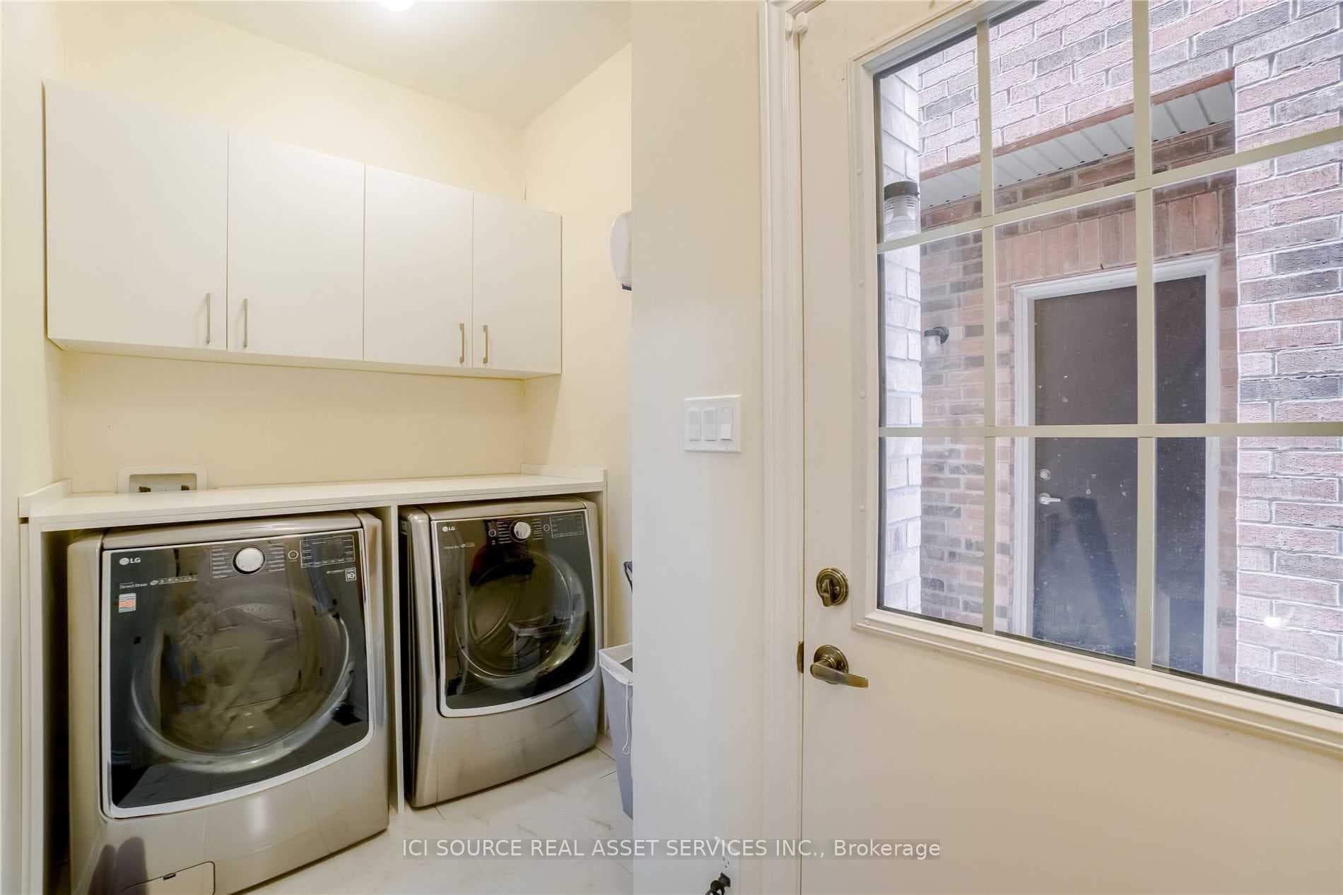 112 Folgate Crescent Unit Upper photo 8