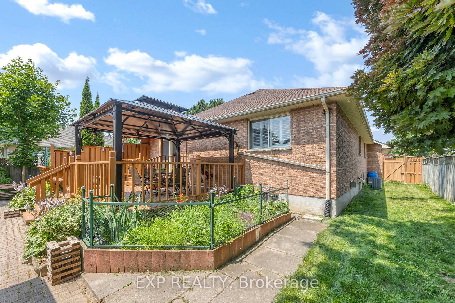 332 Sandringham Drive photo 33