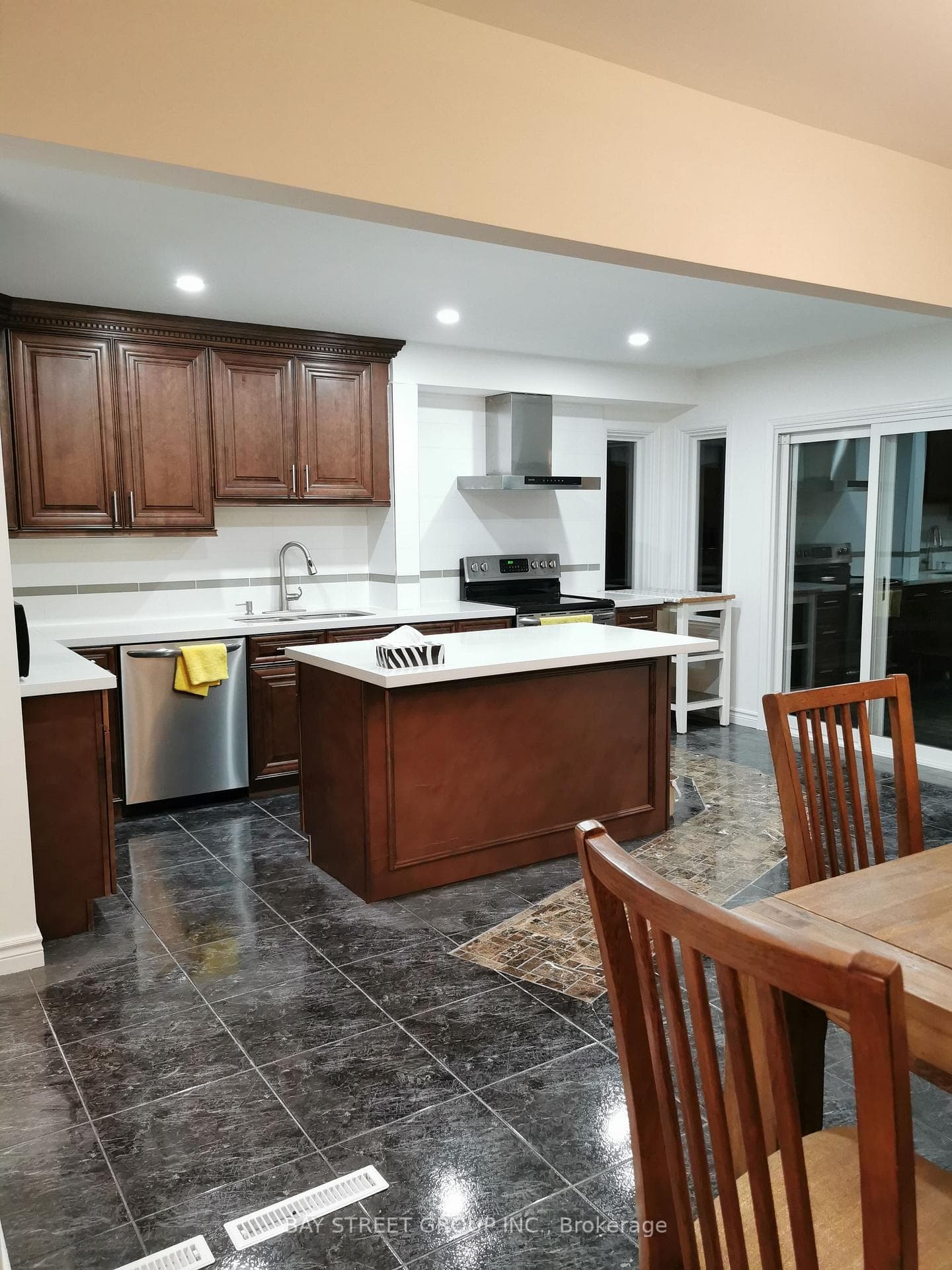 138 Rosedale Heights Drive photo 4