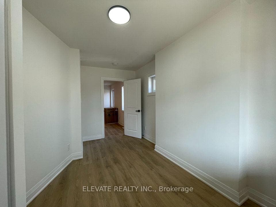 38 Lightbourn Avenue photo 11