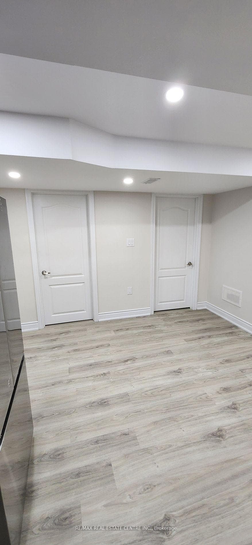 15 Dagwell Crescent photo 8