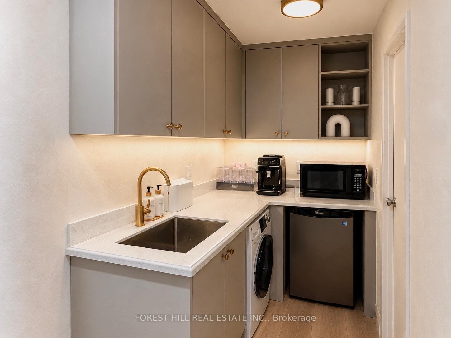 315 Avenue Road Unit Room 1 photo 7
