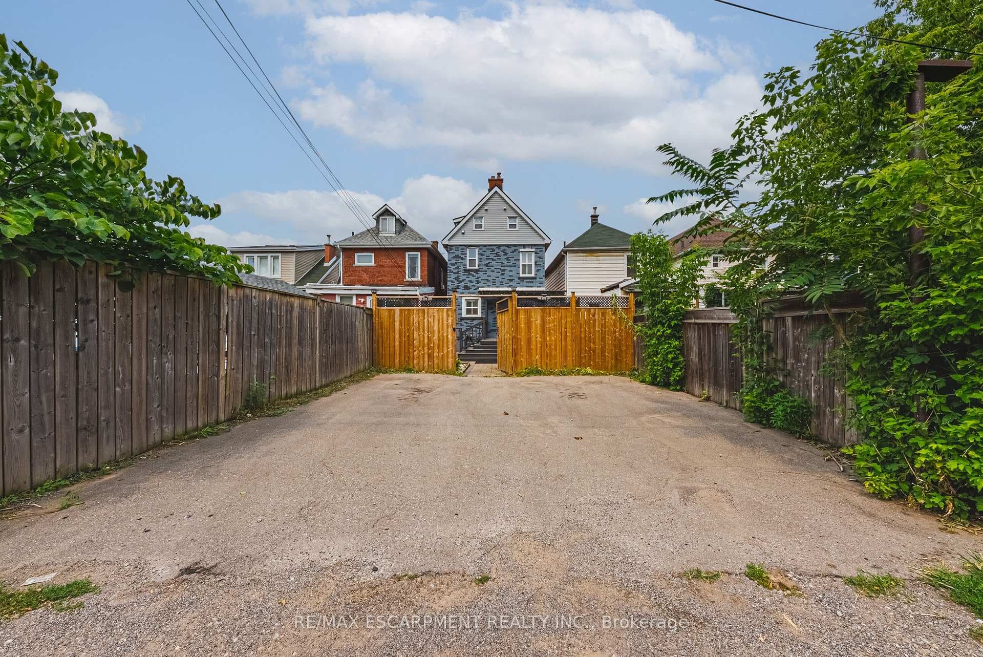 218 Grosvenor Avenue photo 32