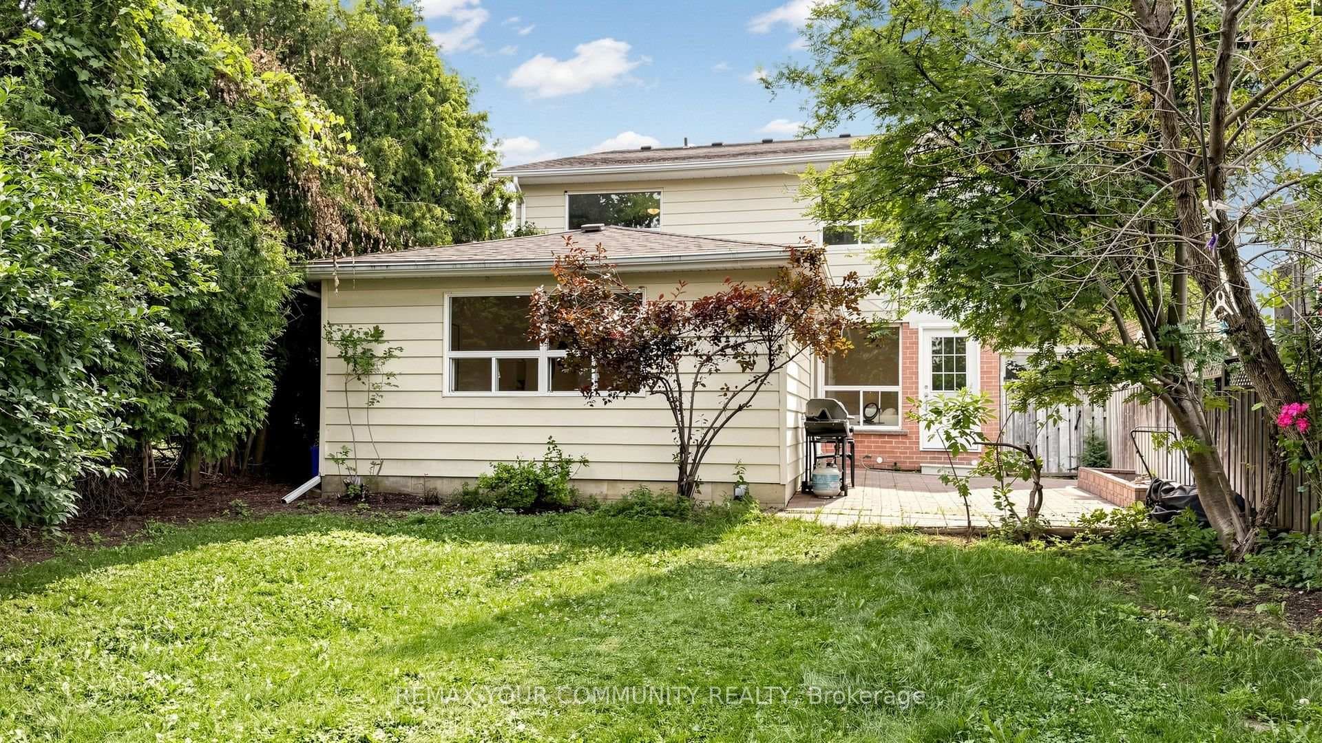 276 Currey Crescent photo 47