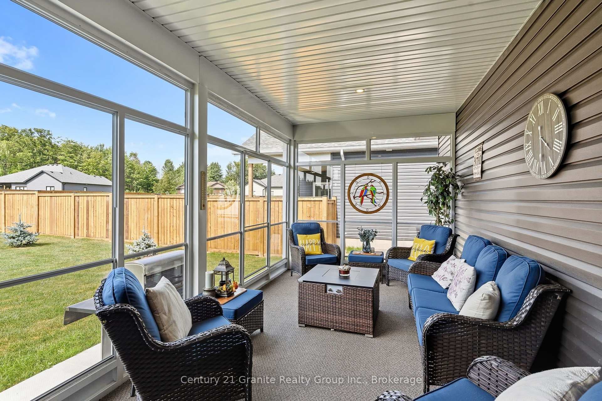 LARGE SUNROOM