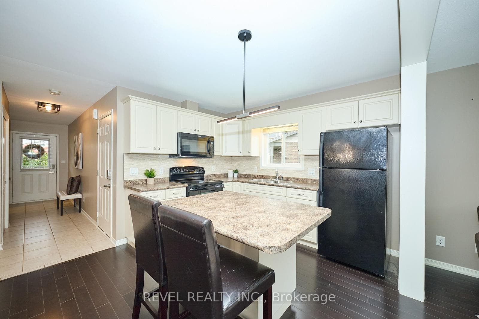8811 Silverstar Court photo 10