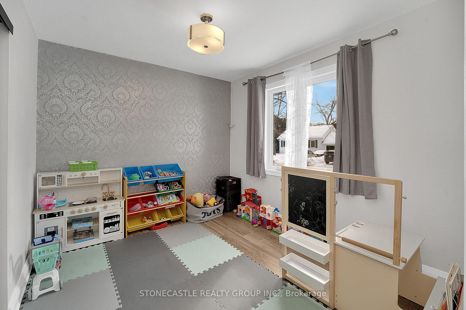 151 Richmond Street photo 10