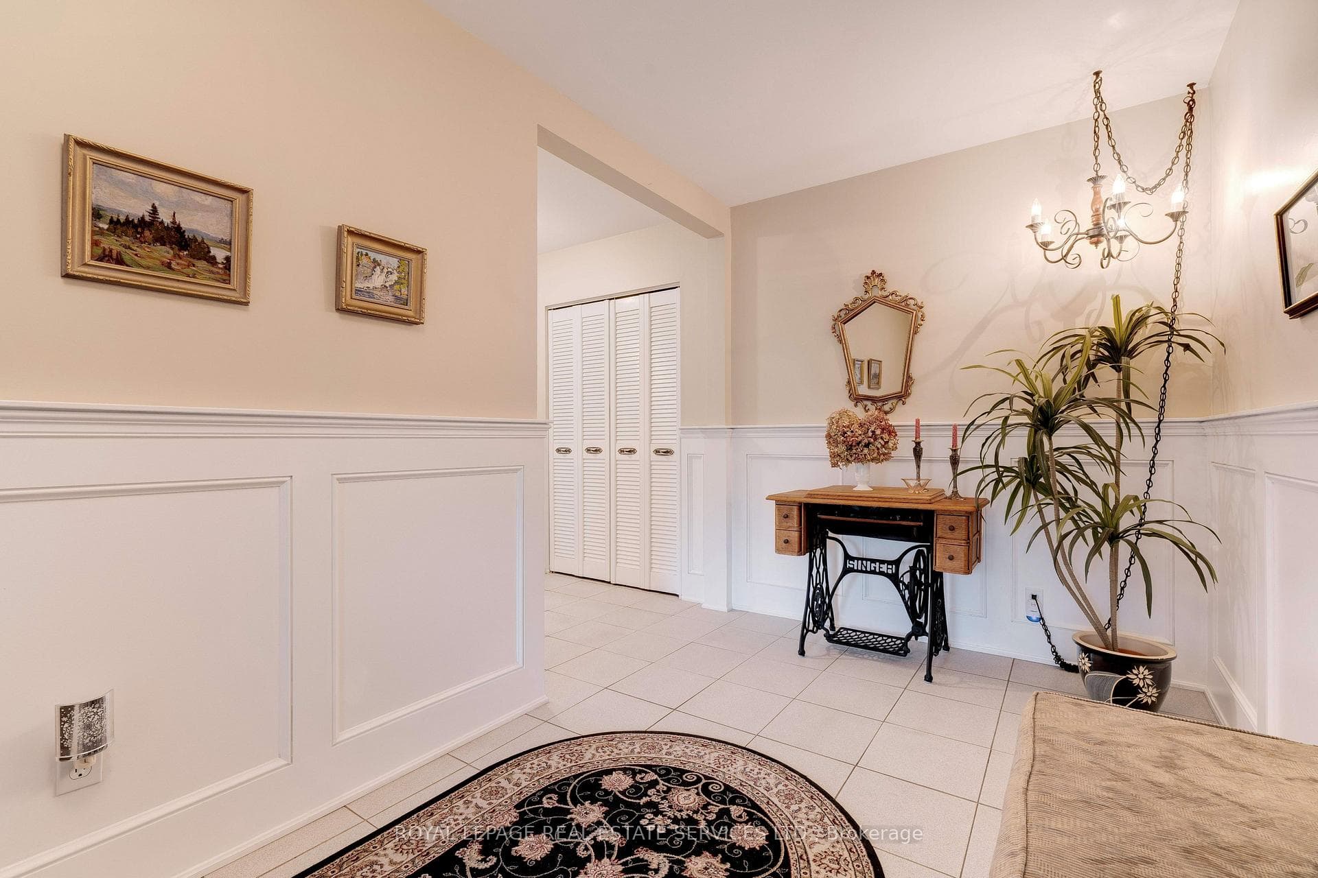 1285 Hart Crescent photo 6