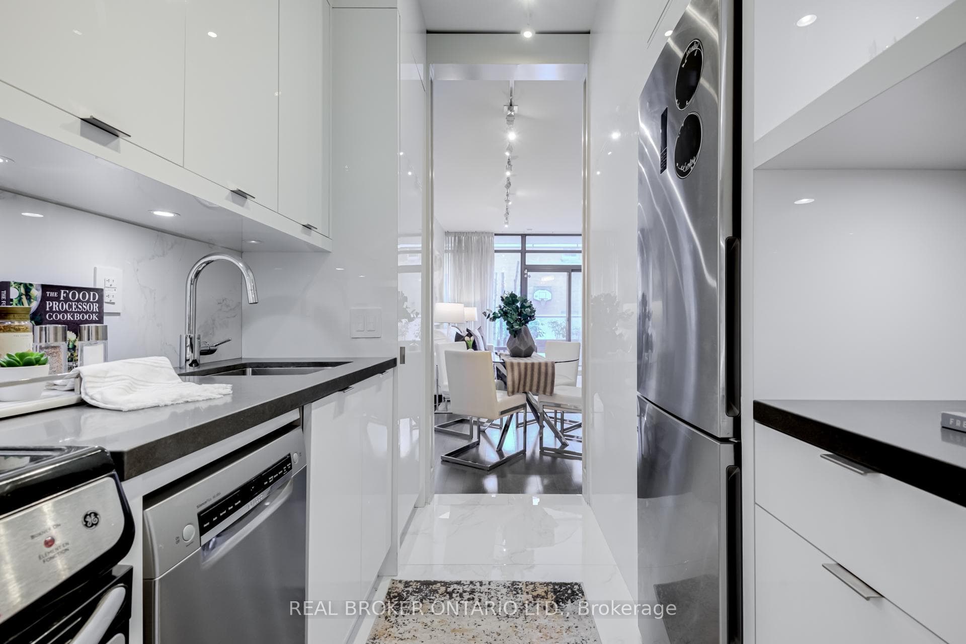 21 Scollard Street Unit 104 photo 14