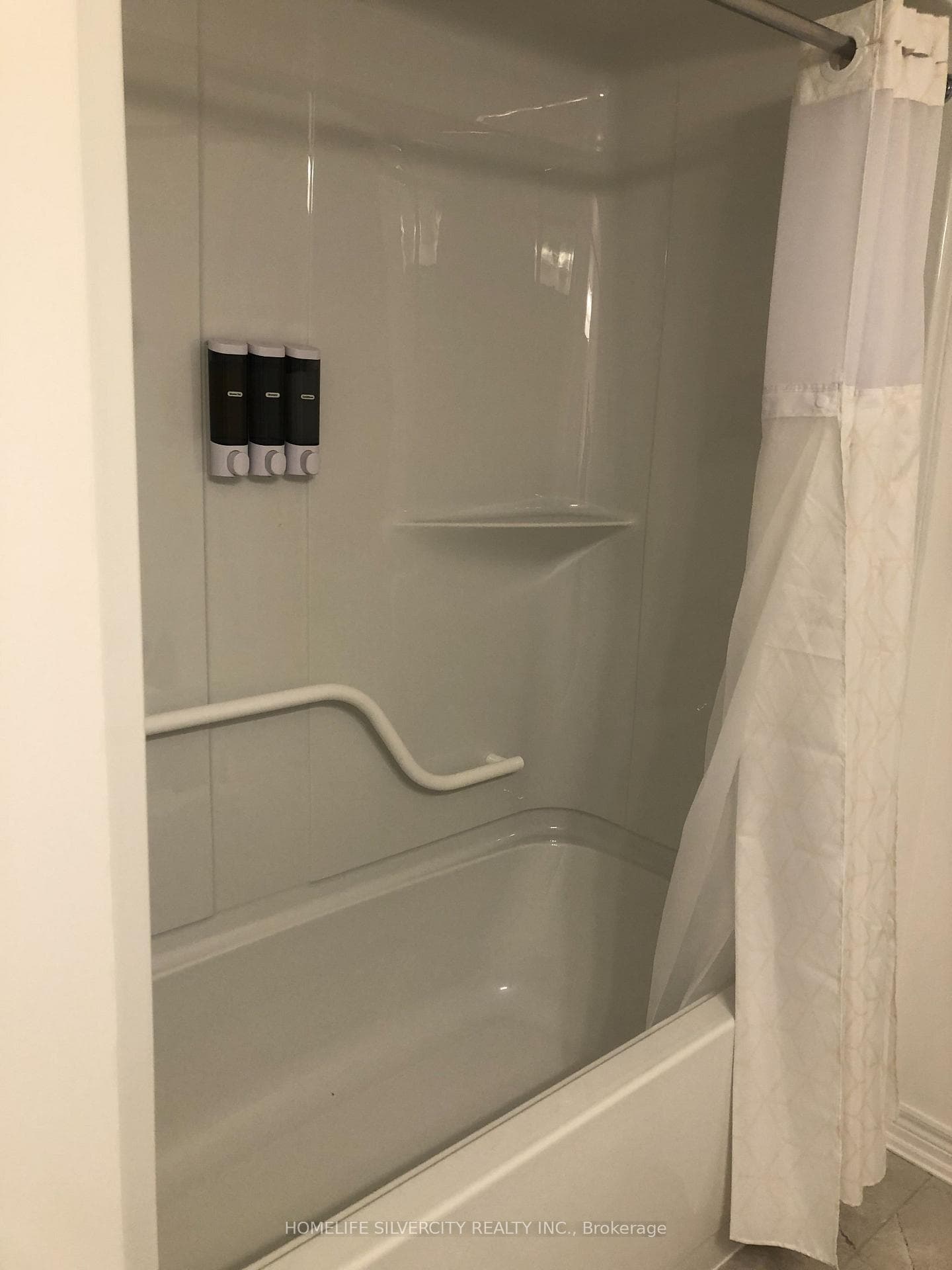 7 Archer Avenue photo 18