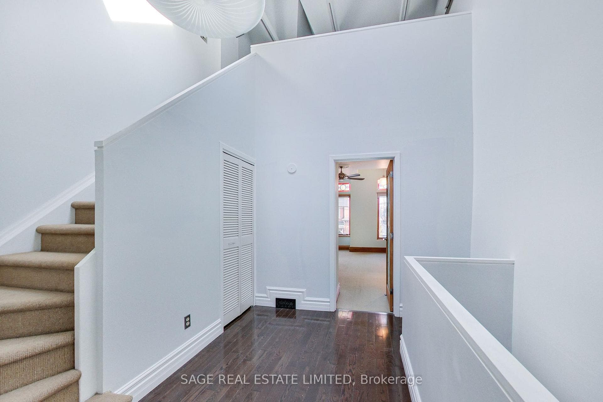 104 Sumach Street photo 20