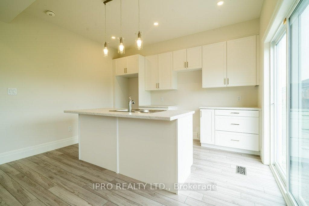 44 Campbell Crescent photo 15