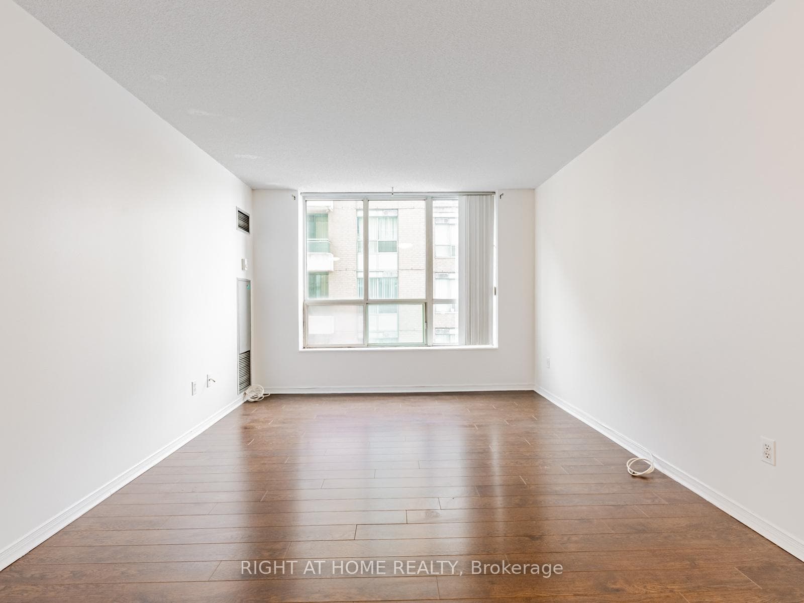 29 Pemberton Avenue Unit 908 photo 12