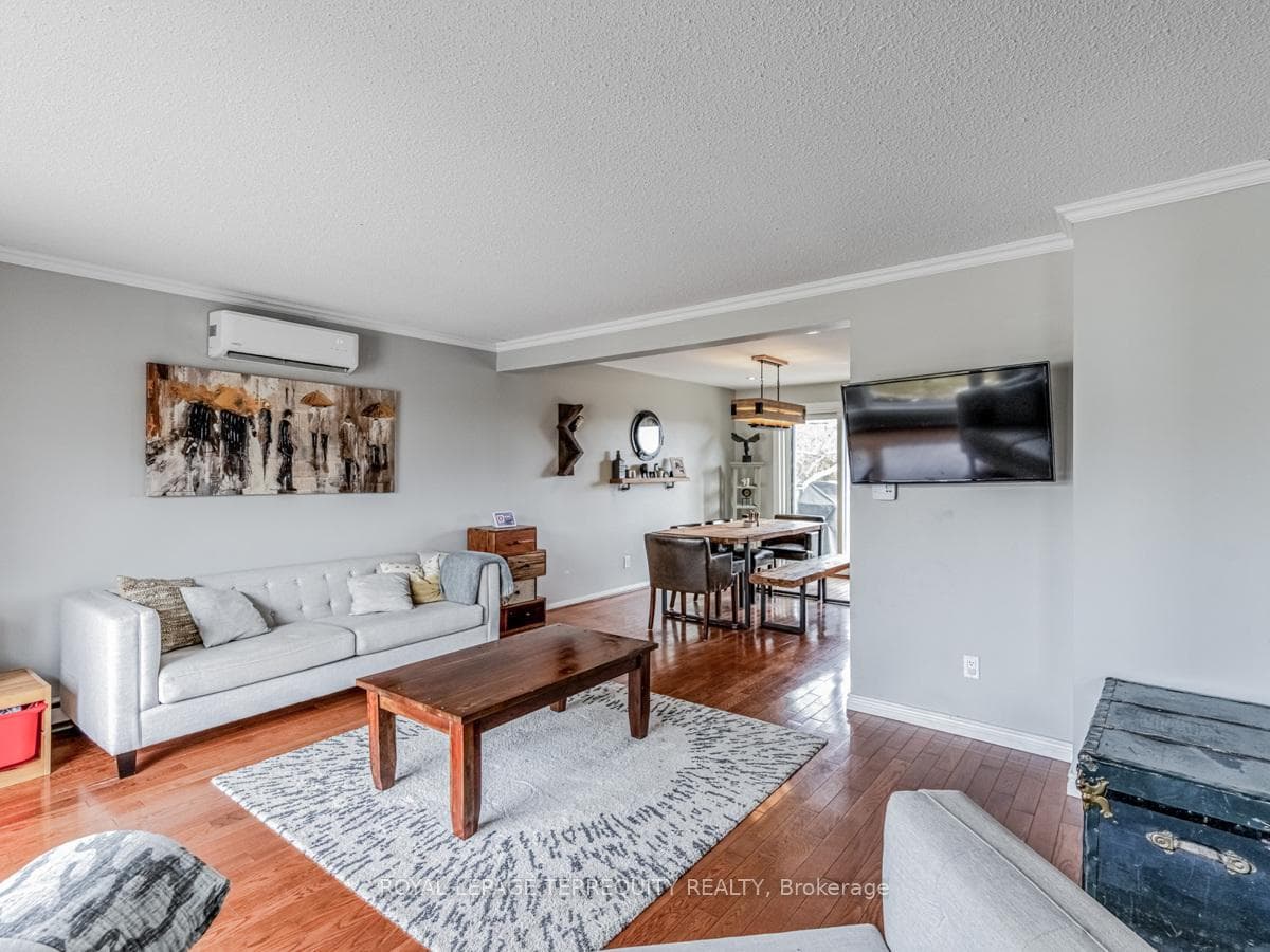 88 Forest Court photo 4