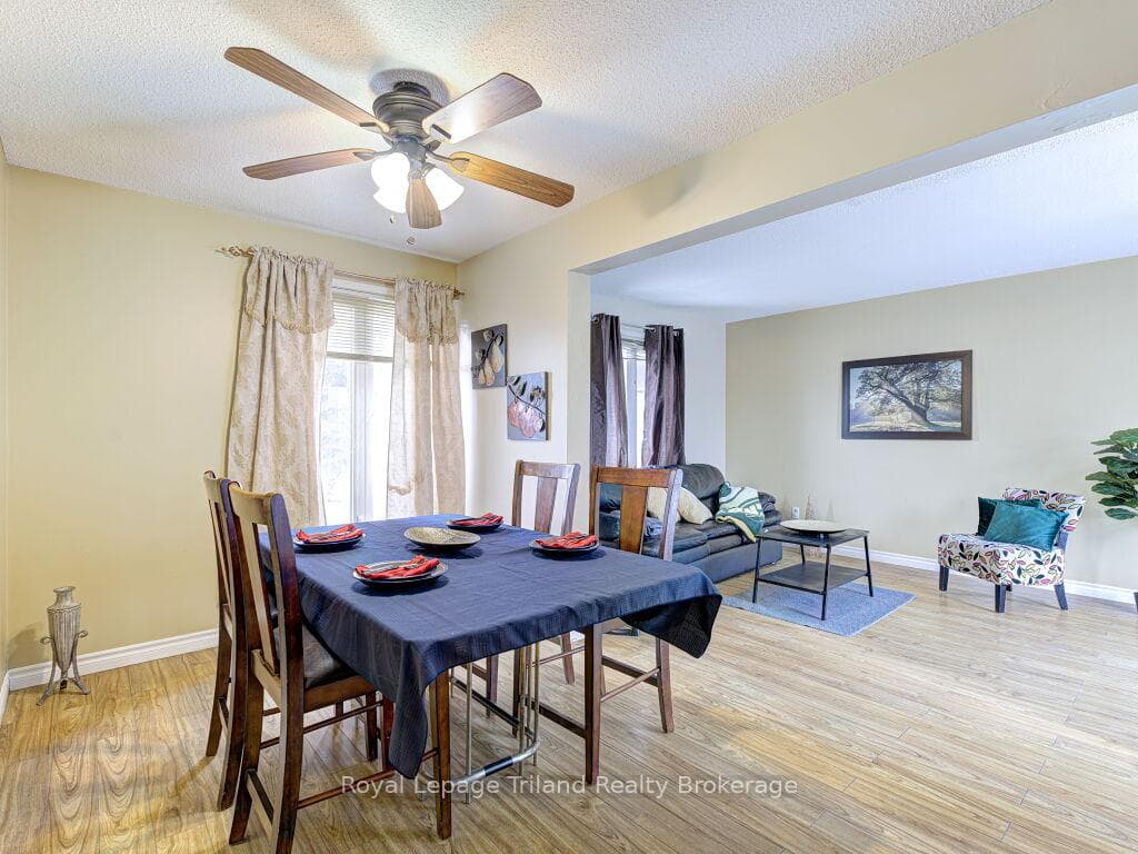8 Hazelglen Court photo 16