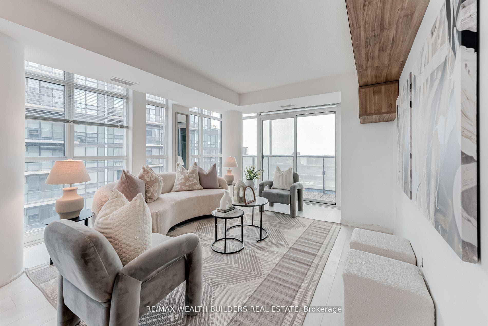 400 Adelaide Street Unit 2322 photo 2