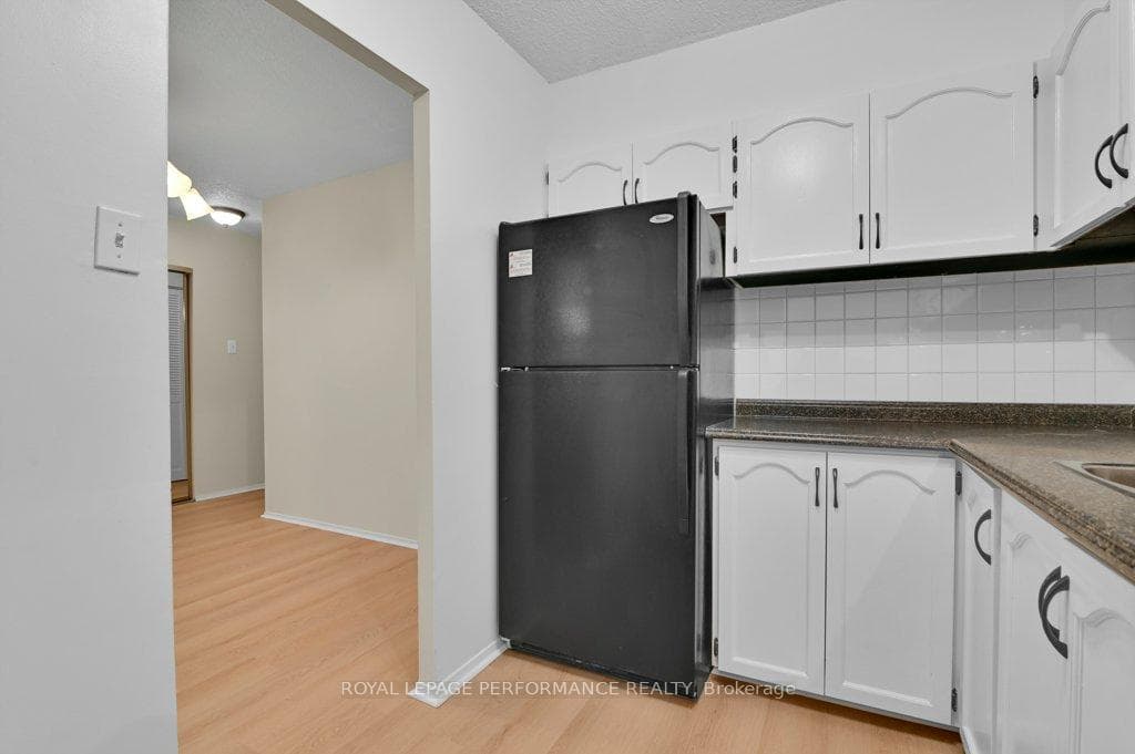 158 A Mcarthur Avenue Unit 205 photo 16