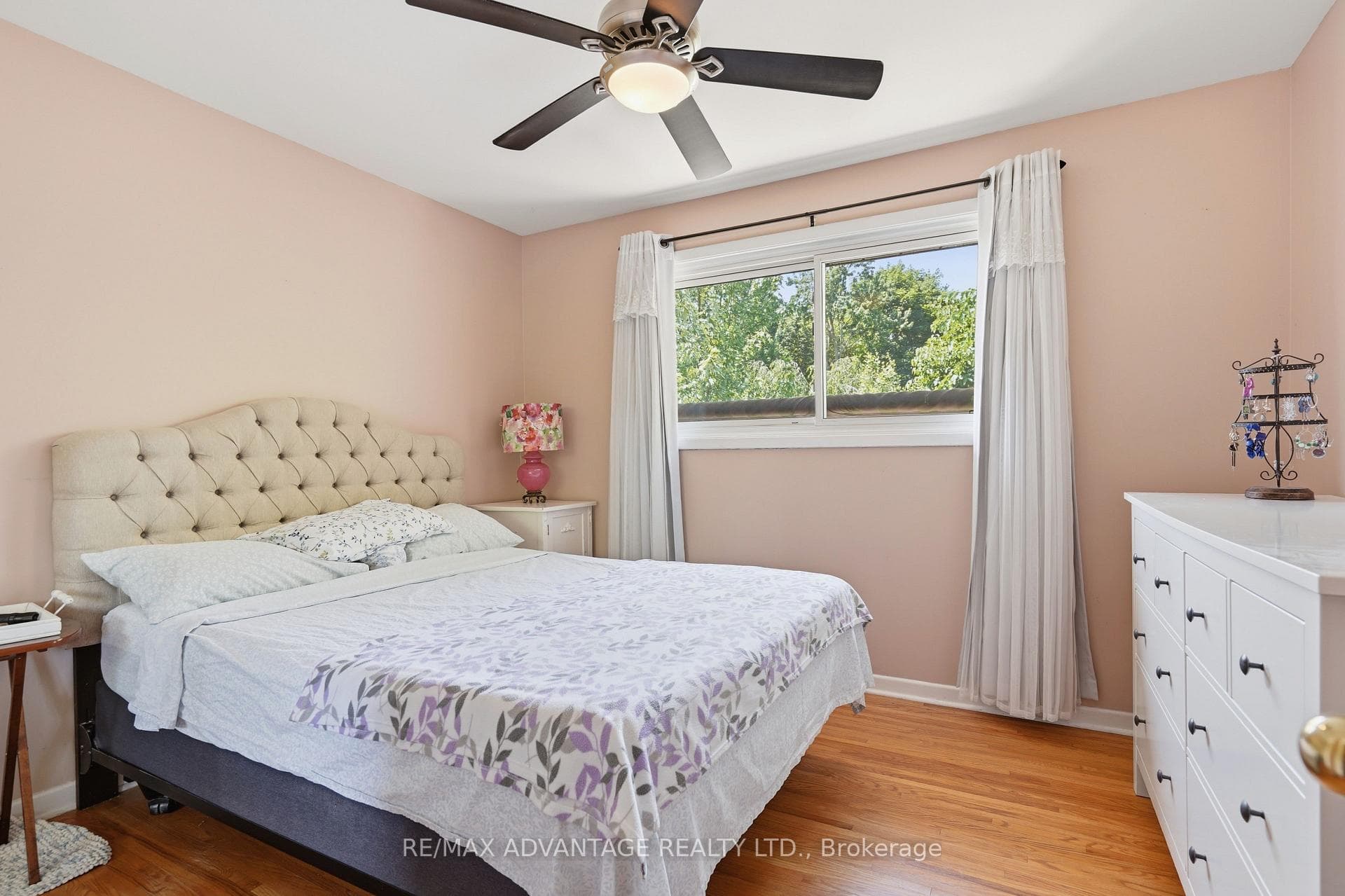 120 Champlain Crescent photo 19
