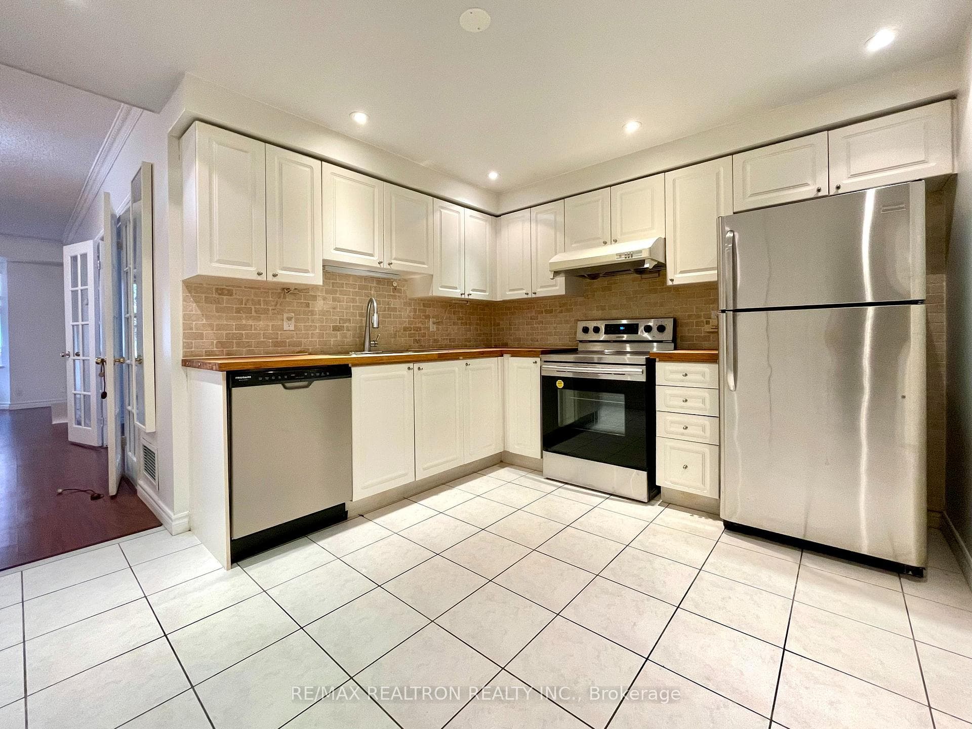28 Sommerset Way Unit 1021 photo 10